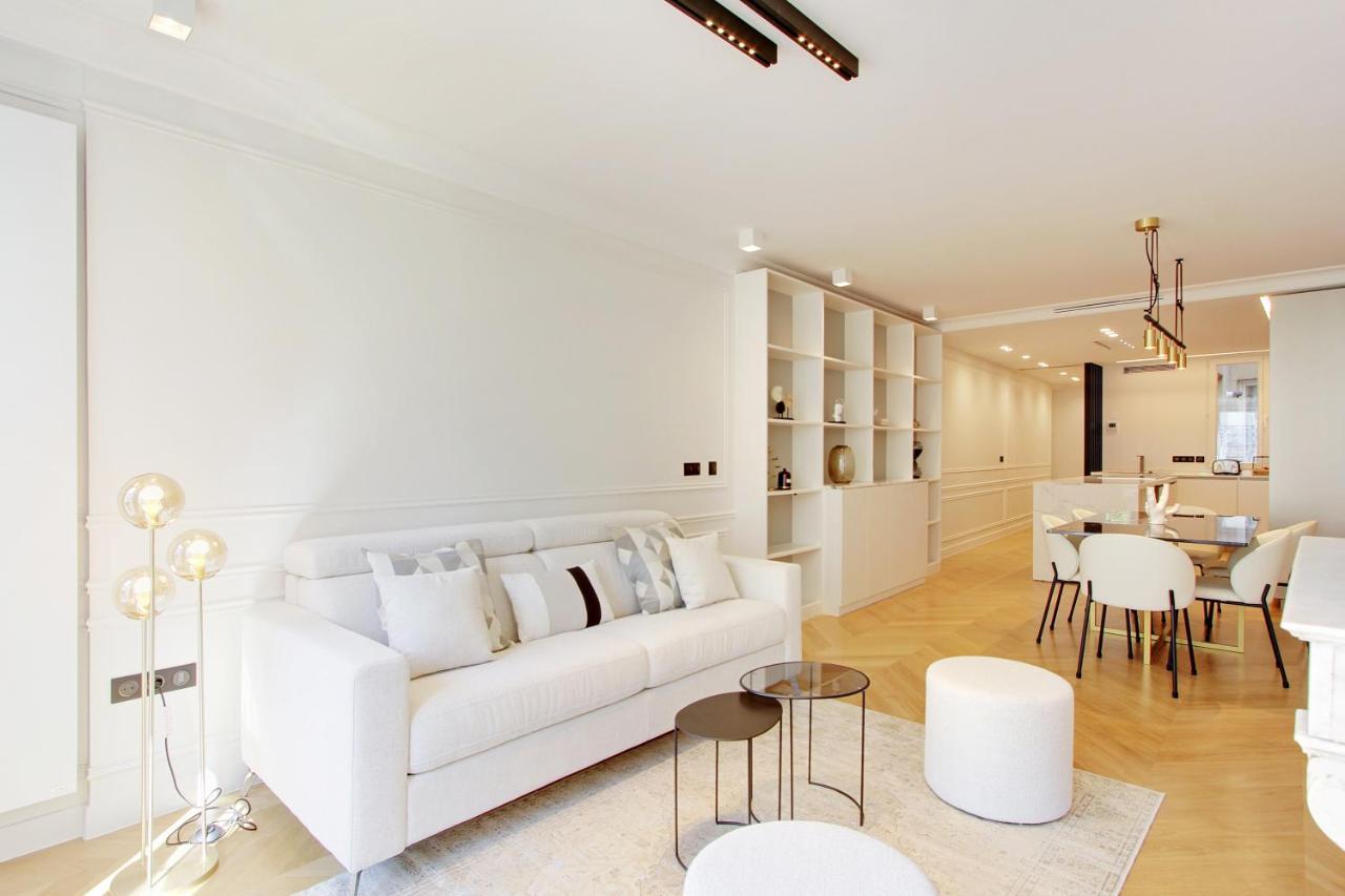 Stunning Apartment with View at the Very Heart of Paris