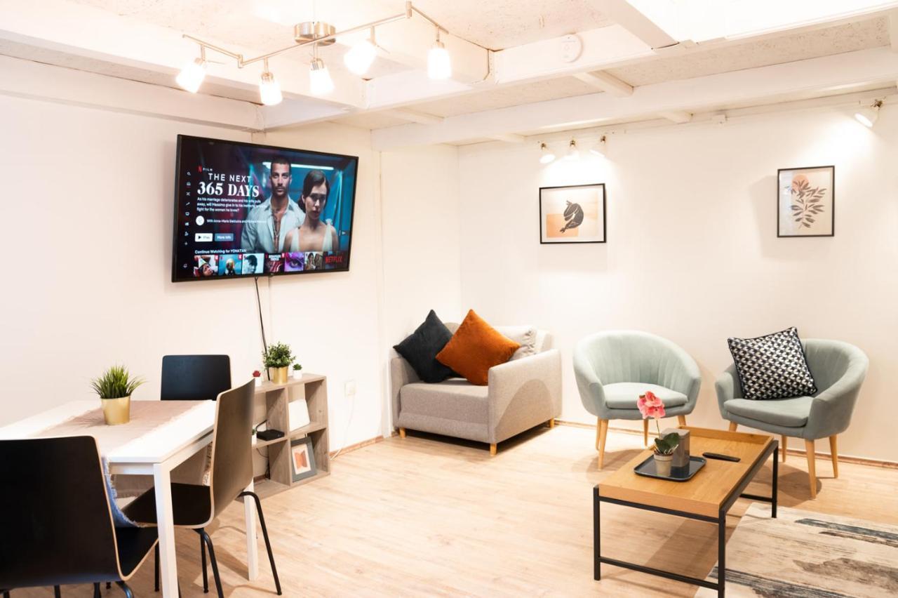 Quiet & Central Stylish Apt with Patio