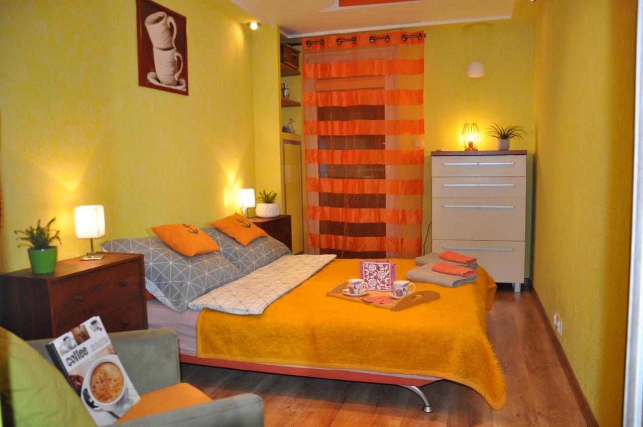 Lawendowe Swiatło - Przy Stacji Metra (Adults Only)