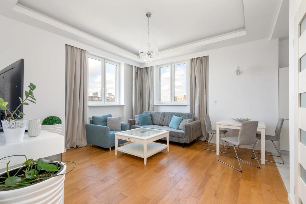 Ecru Spacious Premium Apartment with City View in Warsaw Wwa4