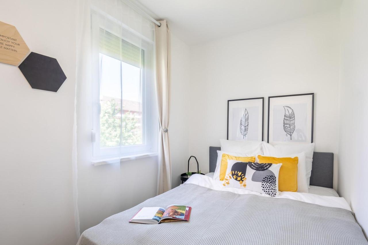 Cute And Convenient Apartment