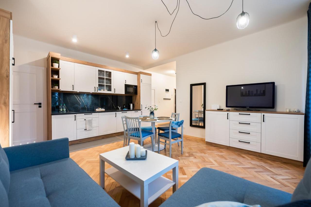 Old Town Eclectic Apartment for 6 People