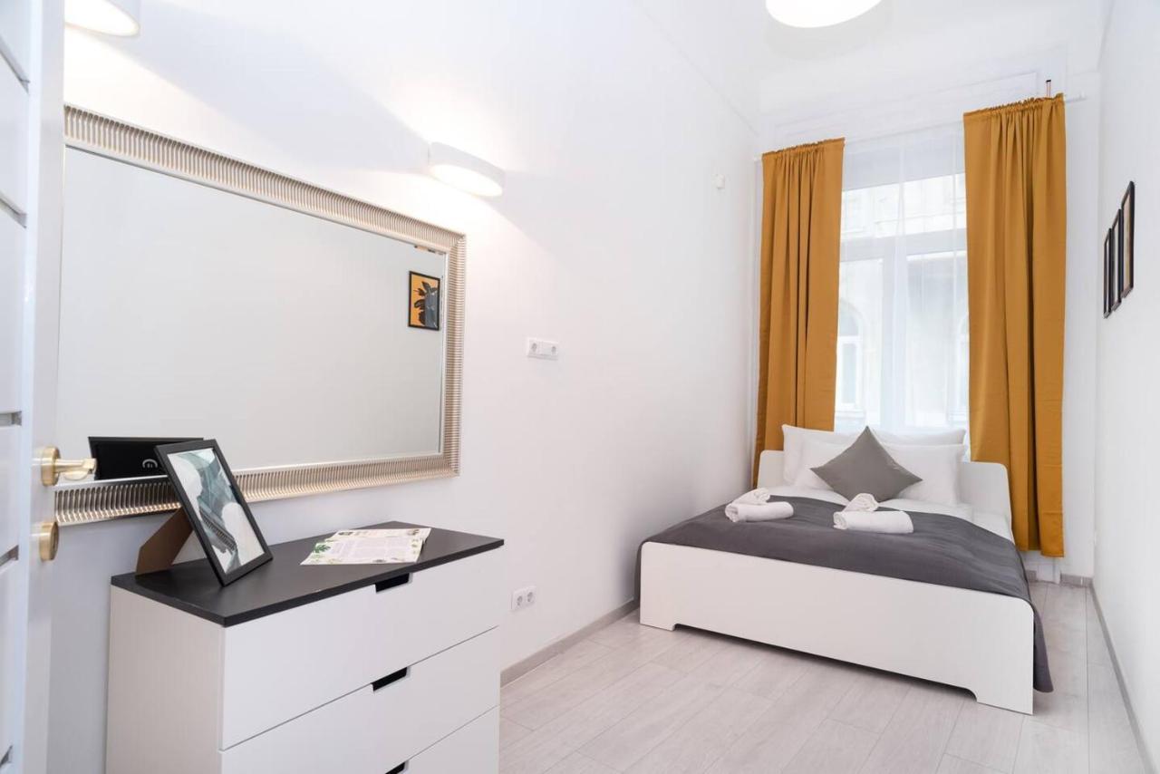 Central And New Design Apartment
