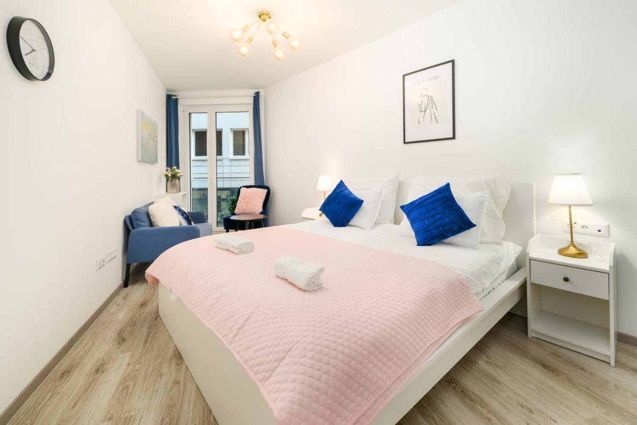 A101 - Liberty Bridge Projection Home with Free Parking