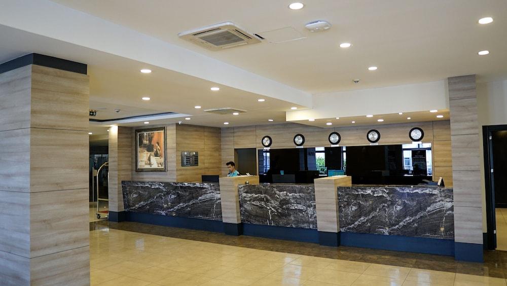 Clover Magic Seagate Hotel 1