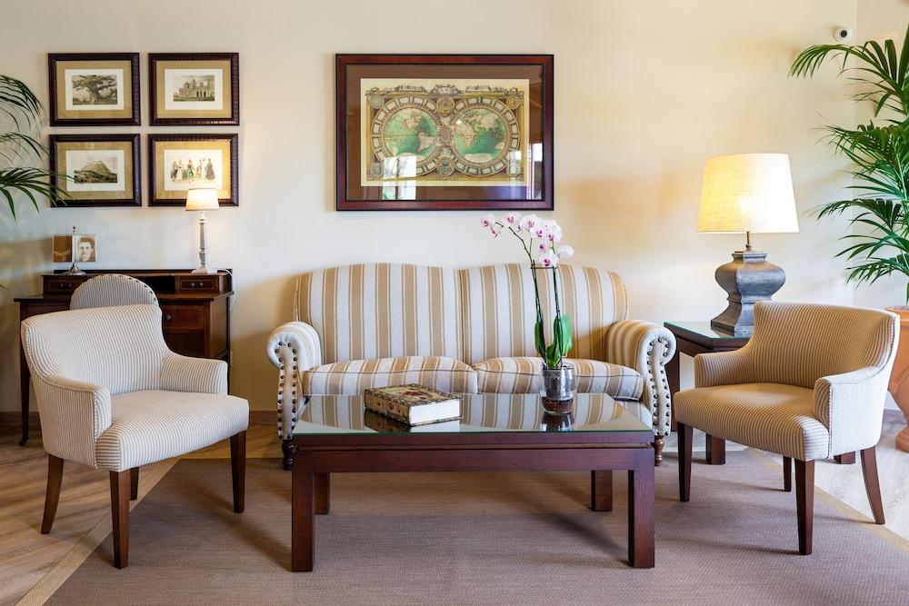 Apartamentos Ambassador 1