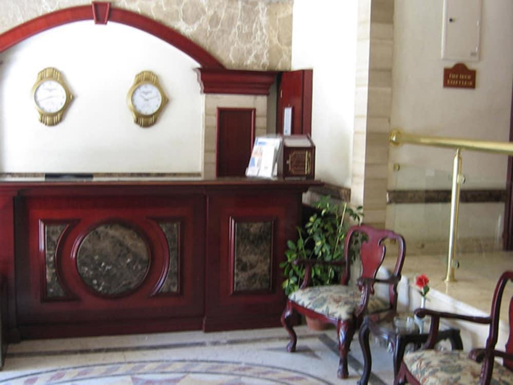 Philippe Luxor Hotel 1