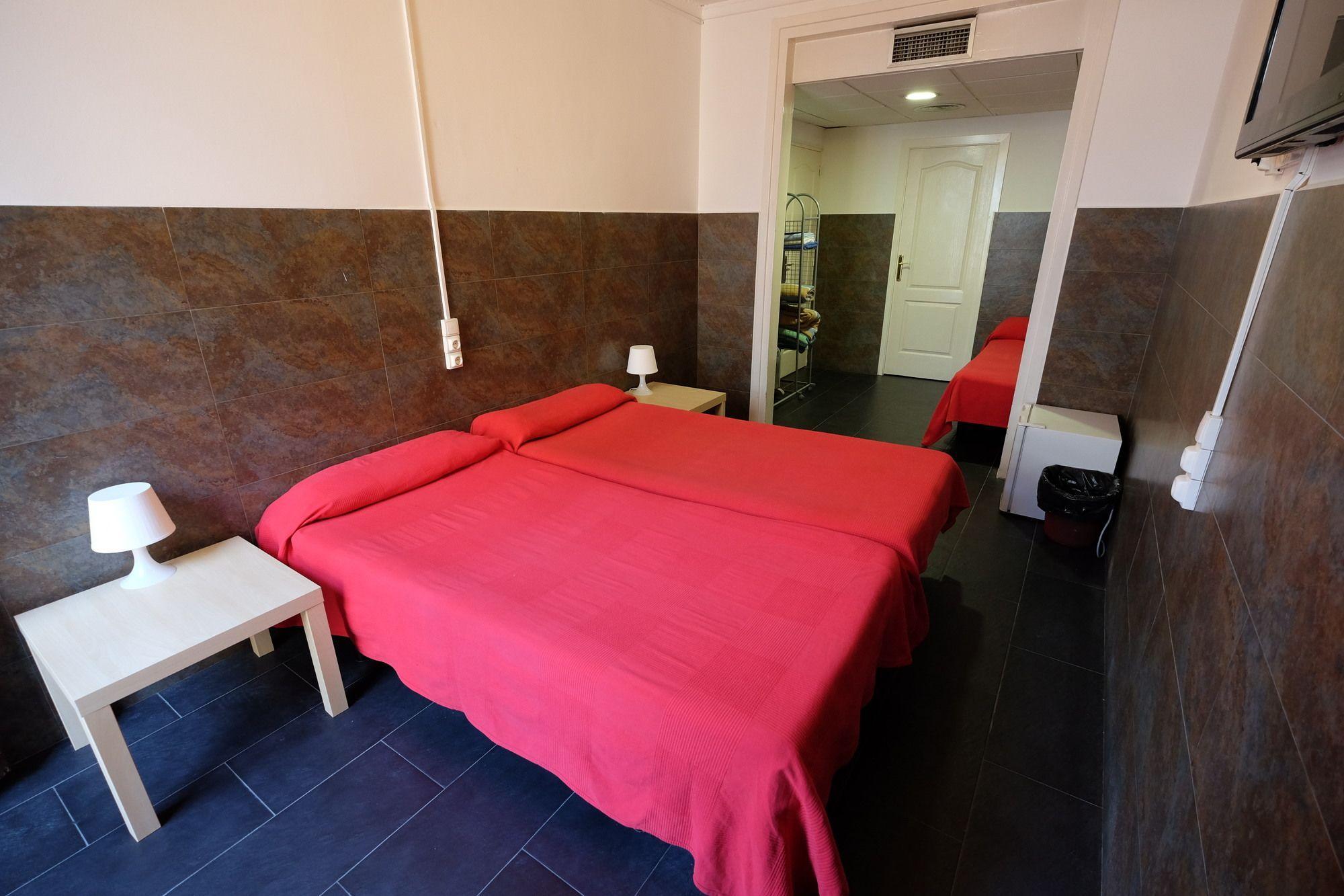 Lenin Hostel Barcelona 2