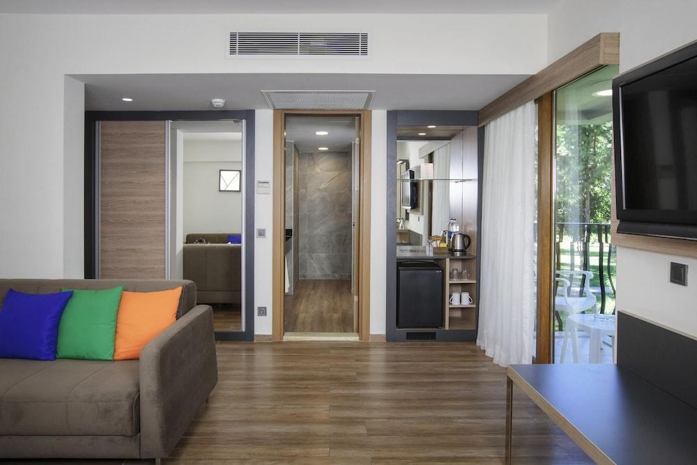 Kimeros Park Holiday Village 1