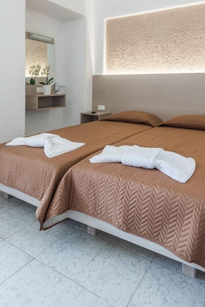 Essential Summer (Adults only) 1