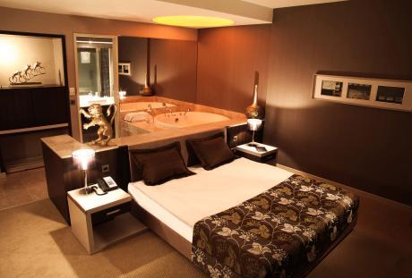 Cratos Premium Hotel & Casino