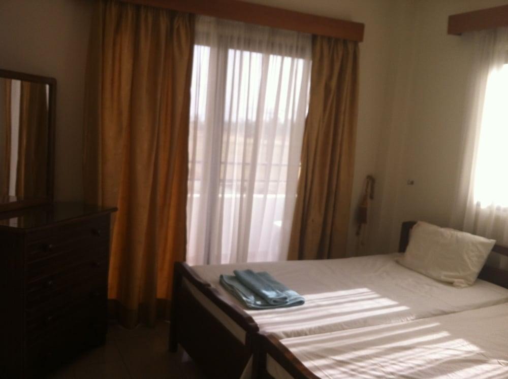 Zakos Court Apartments 2