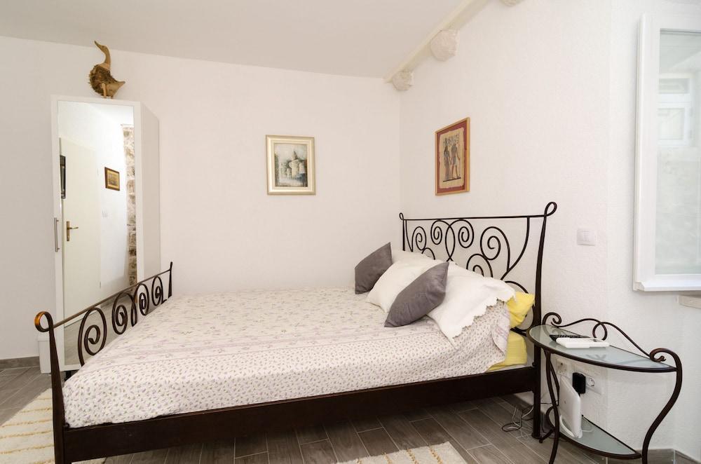 Historic Downtown Apartments & Rooms 2