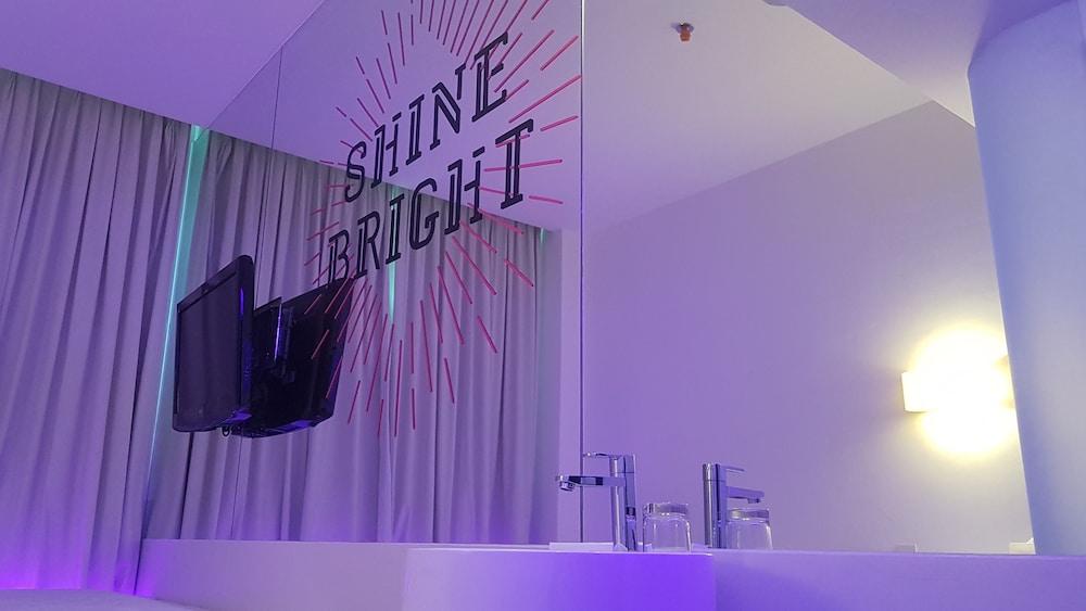 J. Icon Hip Hotel (Adults only)