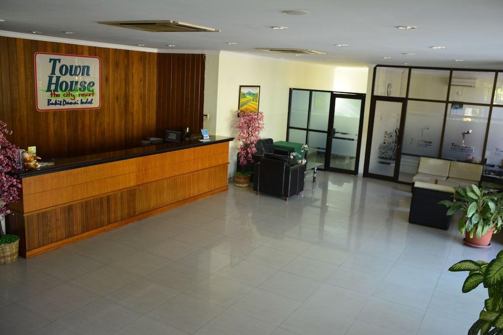 Town House Bukit Damai Indah Hotel & Residence