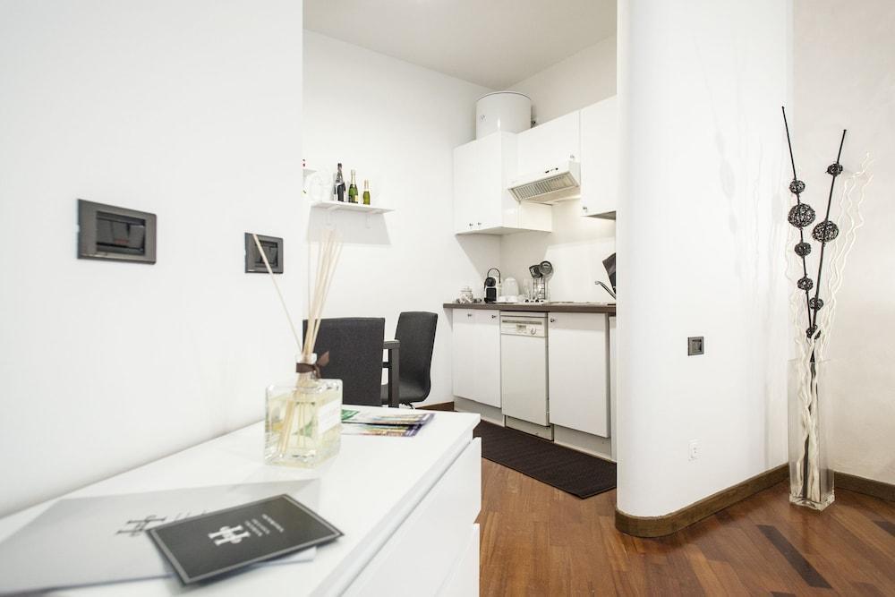 Hemeras Boutique House Aparthotel San Babila 2 1