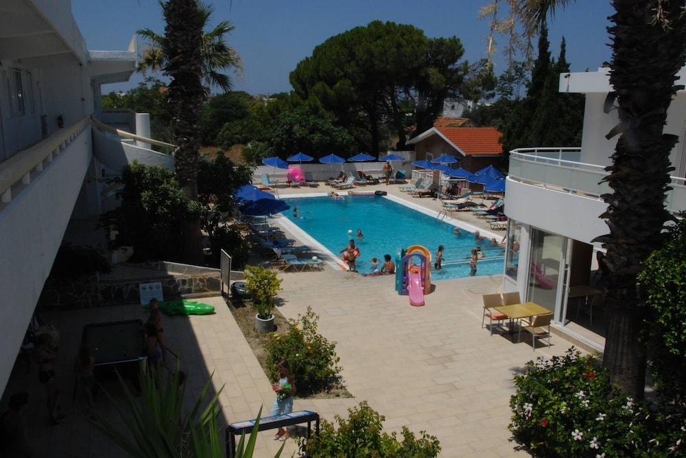 Paleos Hotel Apartments