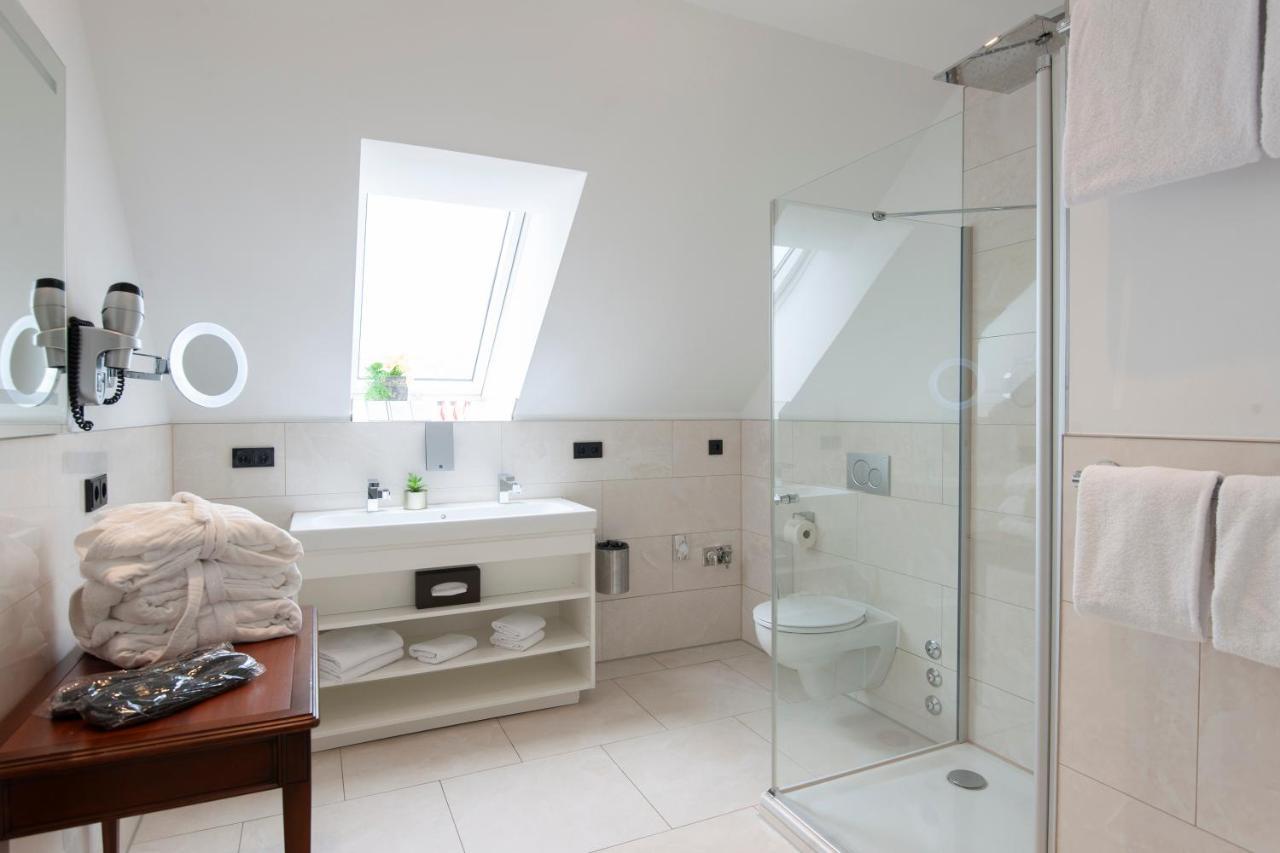 Advastay by King's 2