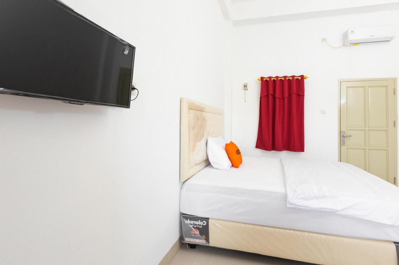 Rumah Indah Eksekutif Home Stay by Reddoorz 1