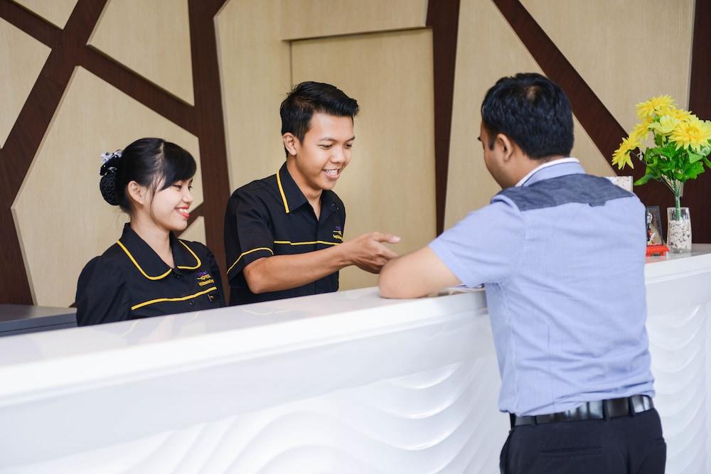 Midtown Xpress Sampit 1