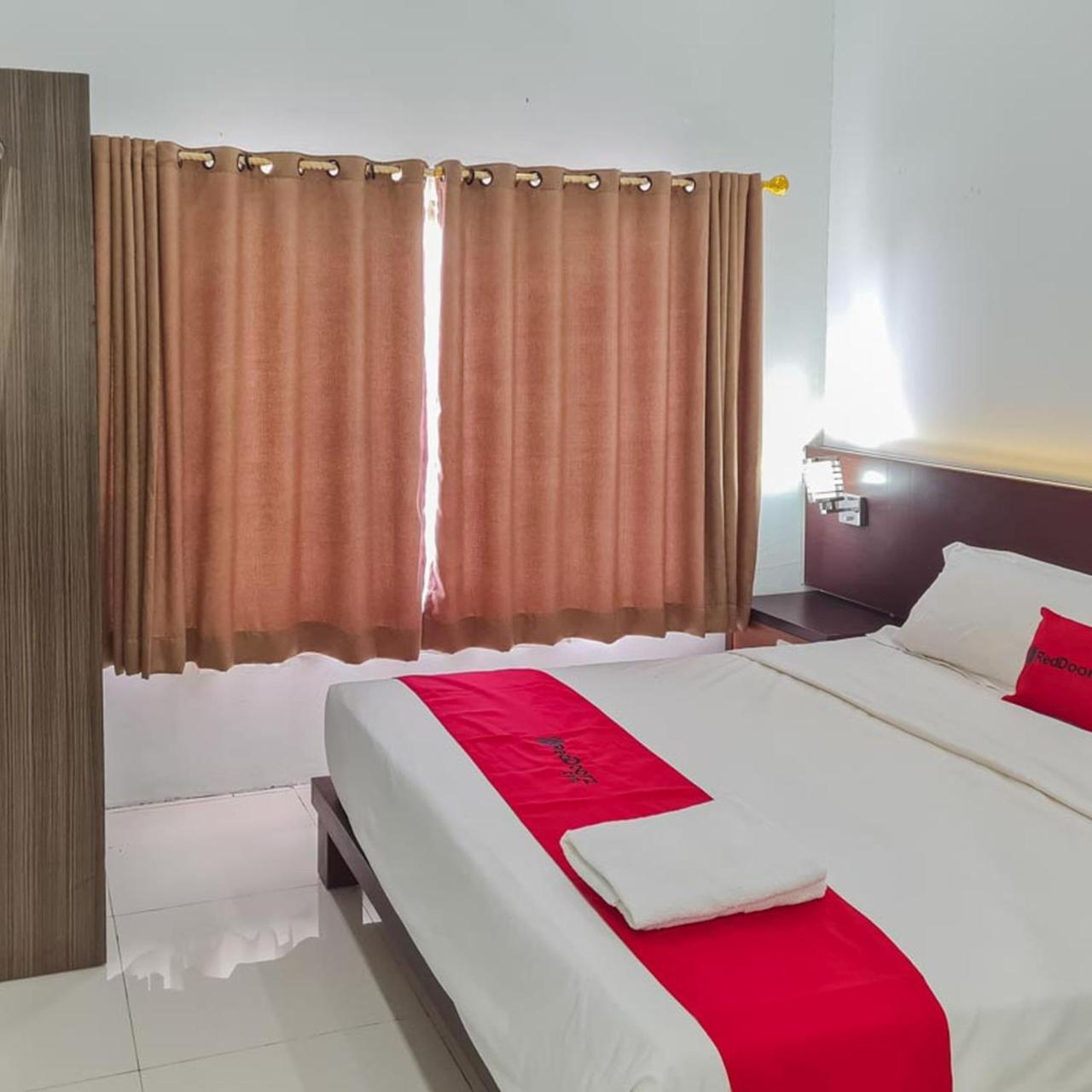 Hotel Royal by Oyo Rooms