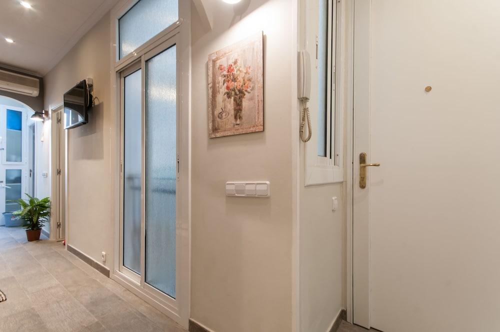 Lovely And Central 4 Br Apartment 1