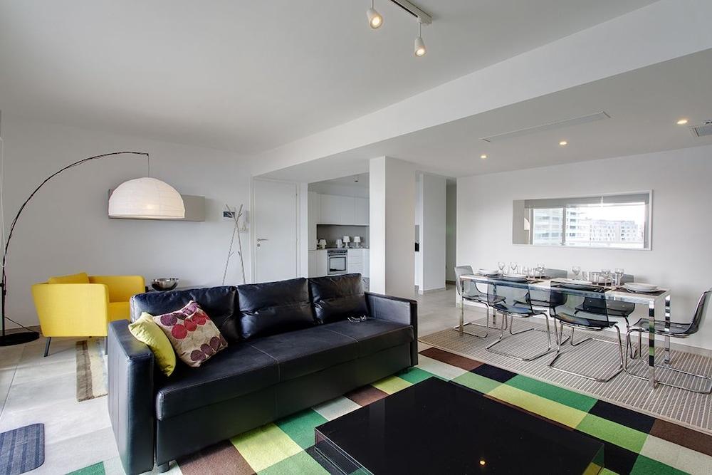 Marvellous Seafront Apartment in the Best Location