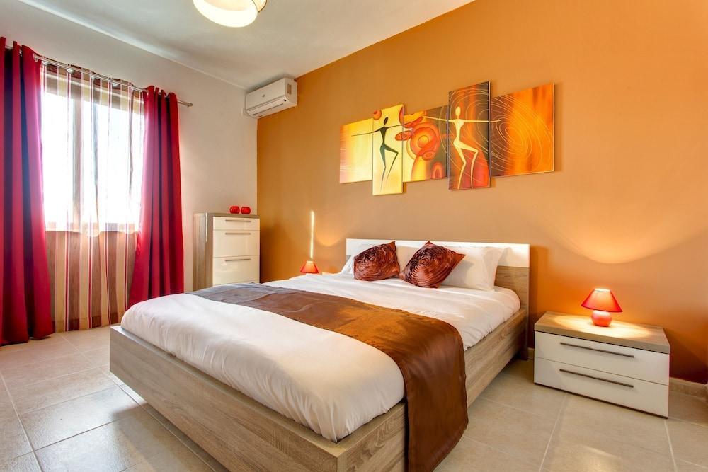 Modern Apt Overlooking Green Area 1