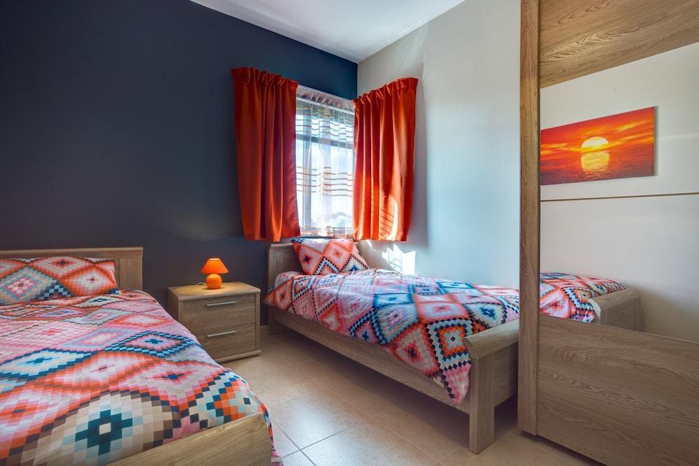 Modern Apt Overlooking Green Area 2