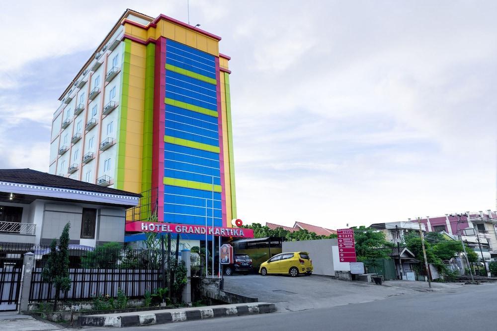 Capital O 1083 Hotel Grand Kartika