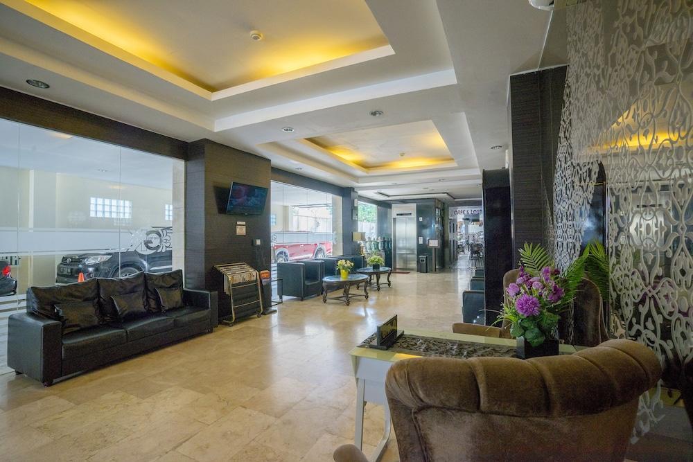 Capital O 1083 Hotel Grand Kartika 2