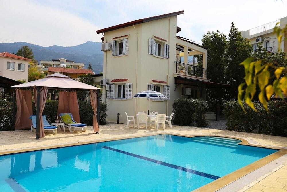 Villa Jasmine by Amy Villas