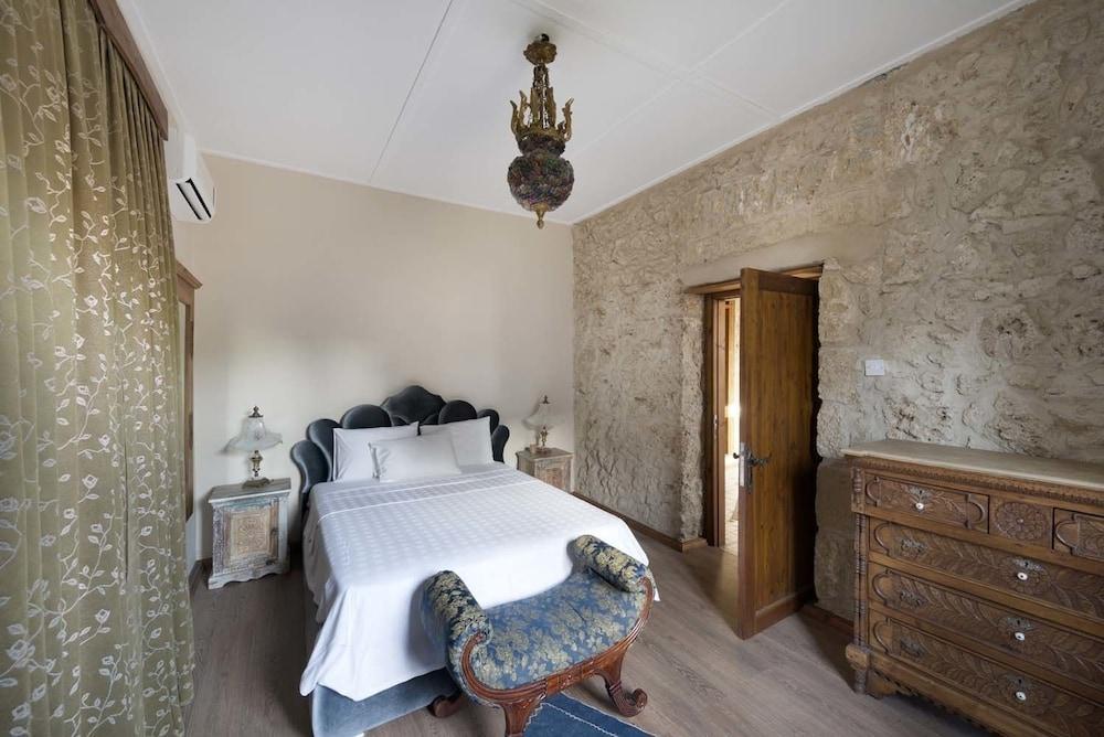 Villa Stone House by Amy Villas 1