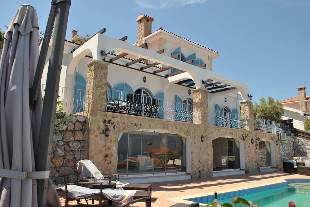 Villa la Casa by Amy Villas