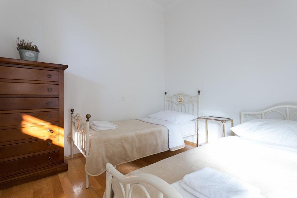 Hedera Estate, Hedera A27 2