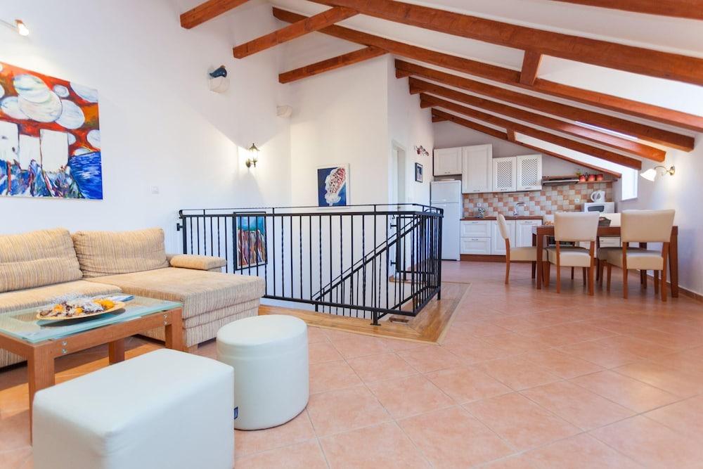 Hedera Estate, Hedera A34