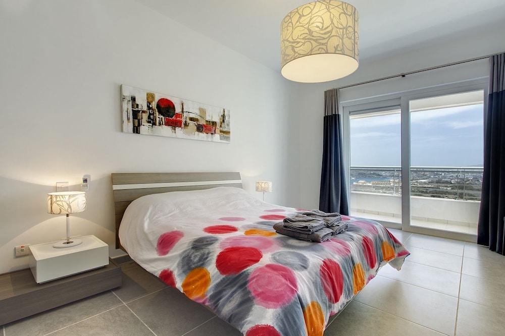 Pure Luxury Apartment with Pool 2