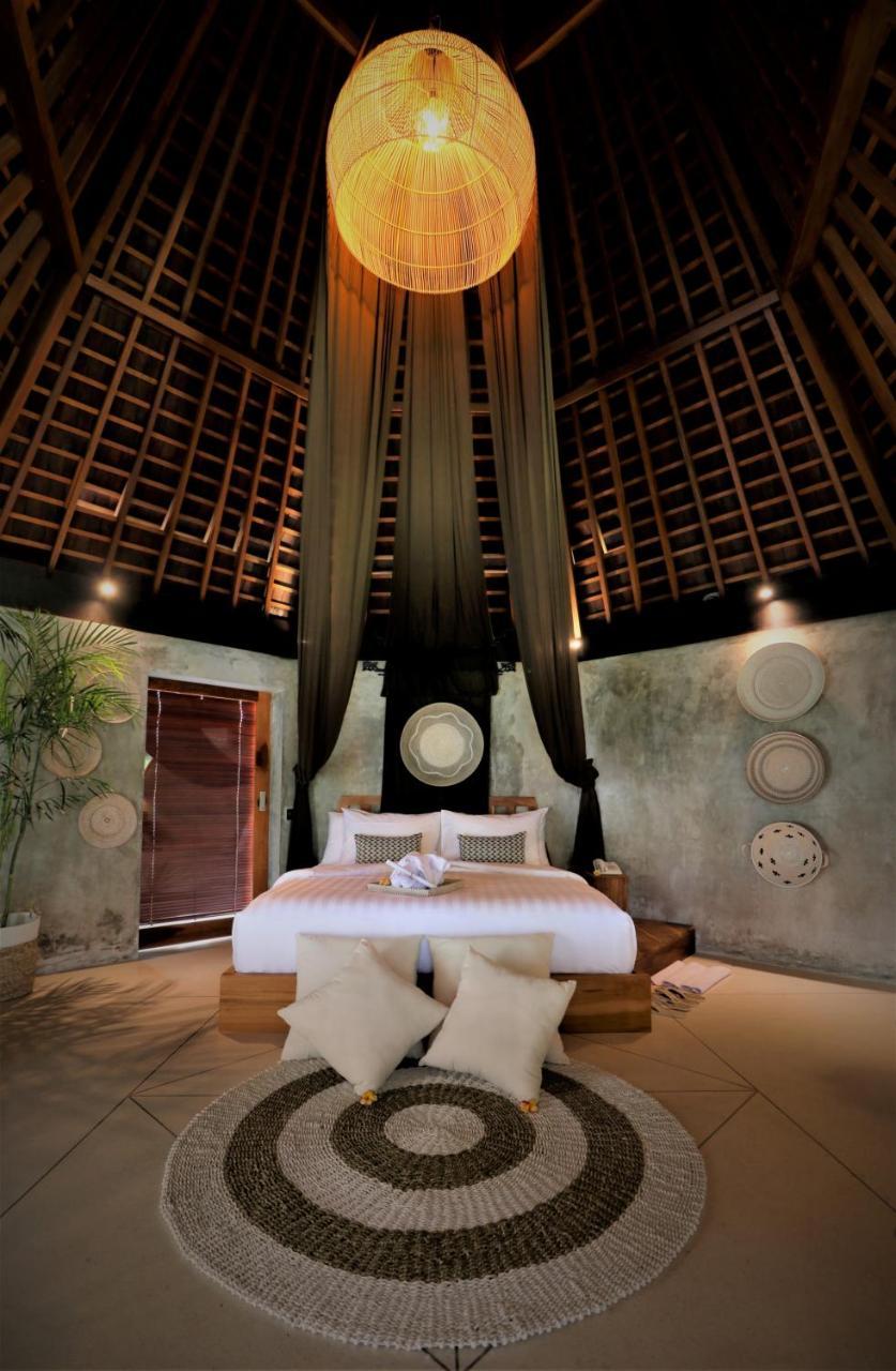 The Sender Pool Suite 1