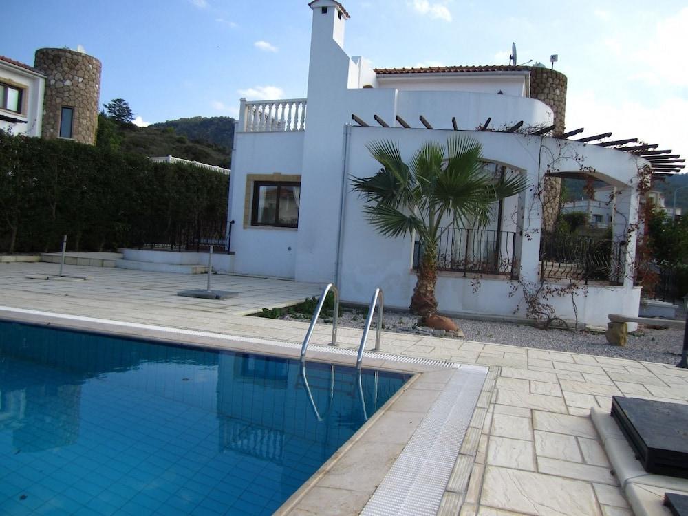 Villa Sunset V25 by Amy Villas