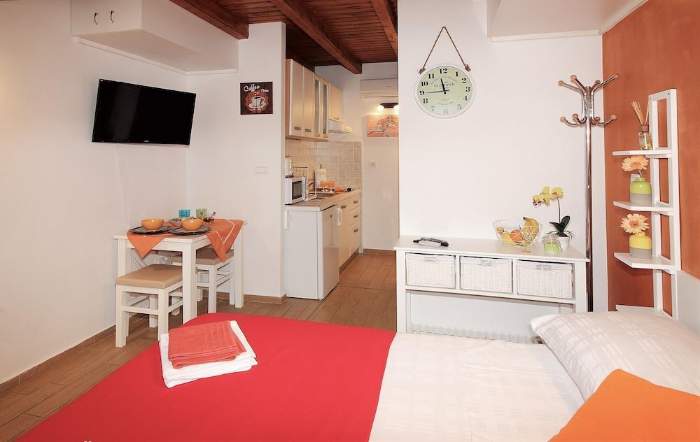 Melek Accommodations 2