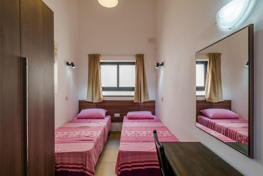 Summer Breeze Superior Apartment with Terrace by Getaways Malta 2