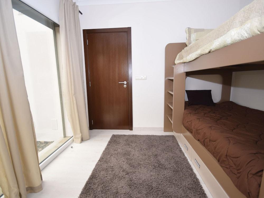 Alluring Villa in Salir de Matos Near Coast 2