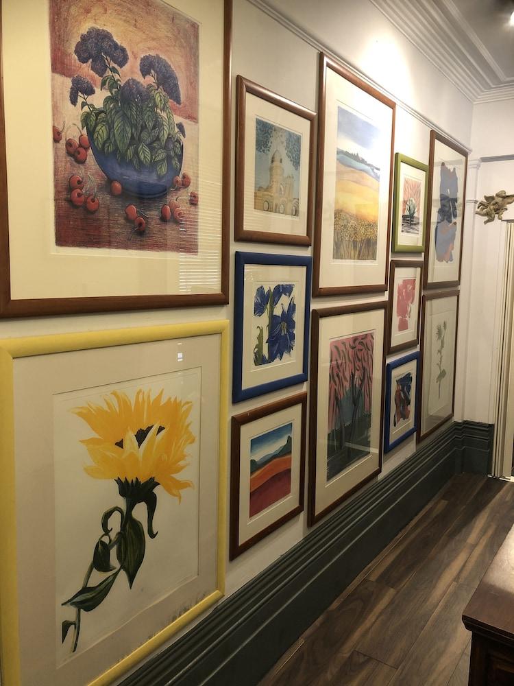 Charing Cross Rooms B&B 1