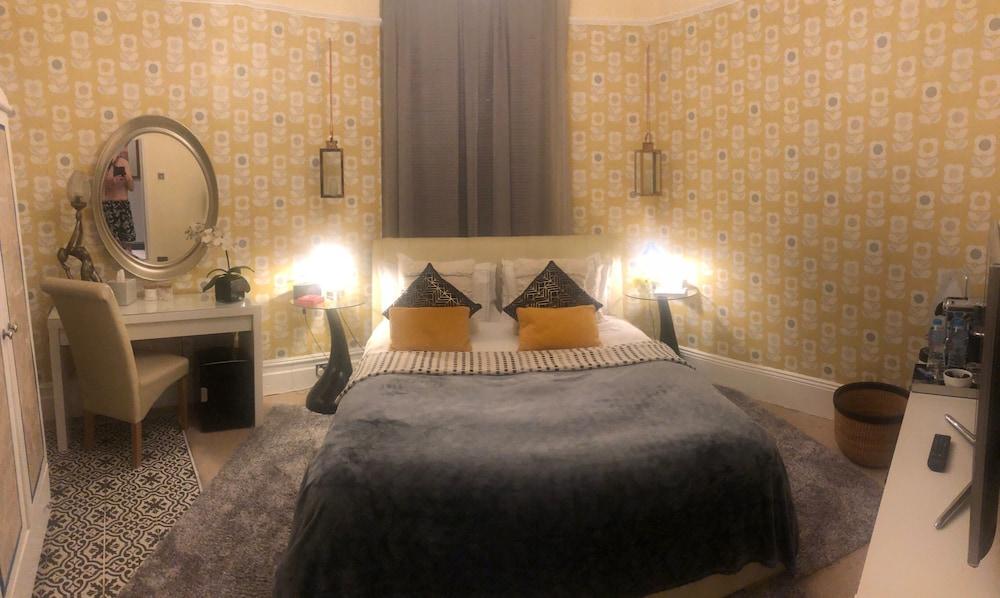 Charing Cross Rooms B&B 2