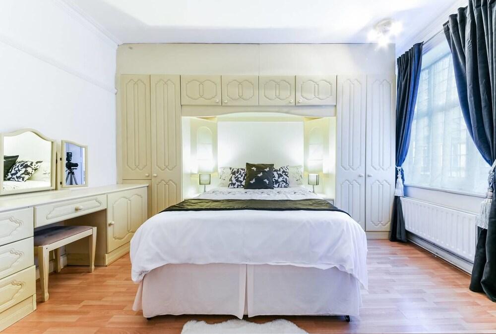 Cosy West End Flat Min From Selfridges & Oxford St