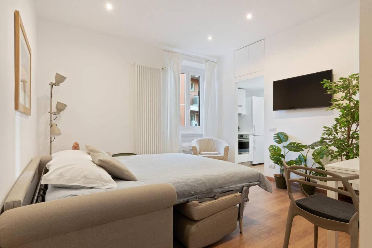 Amazing Studio with Botanic Touch in the Center