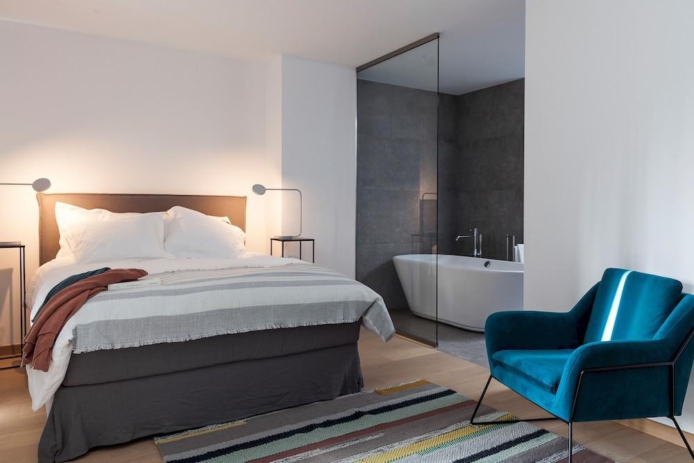 Unit 4 - Spacious Smart Home Triplex Private Garden & Parking 2