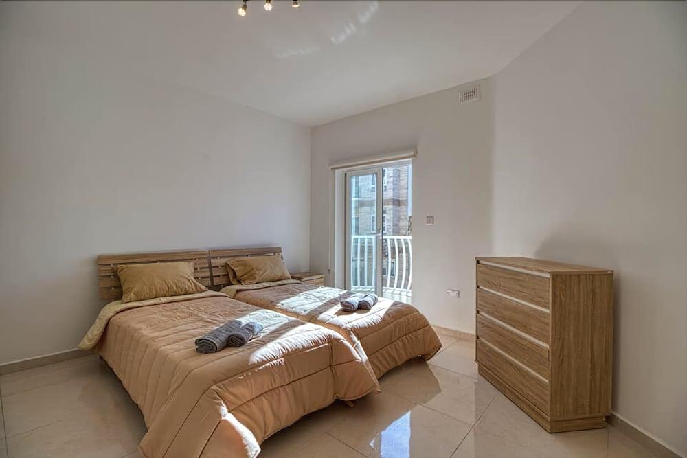 Julian's Apartments 1