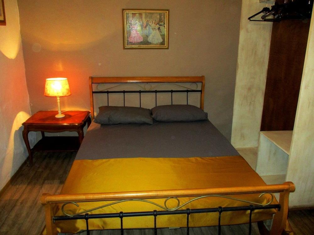 Tal-Kapilluna Zebbug Guest House 1