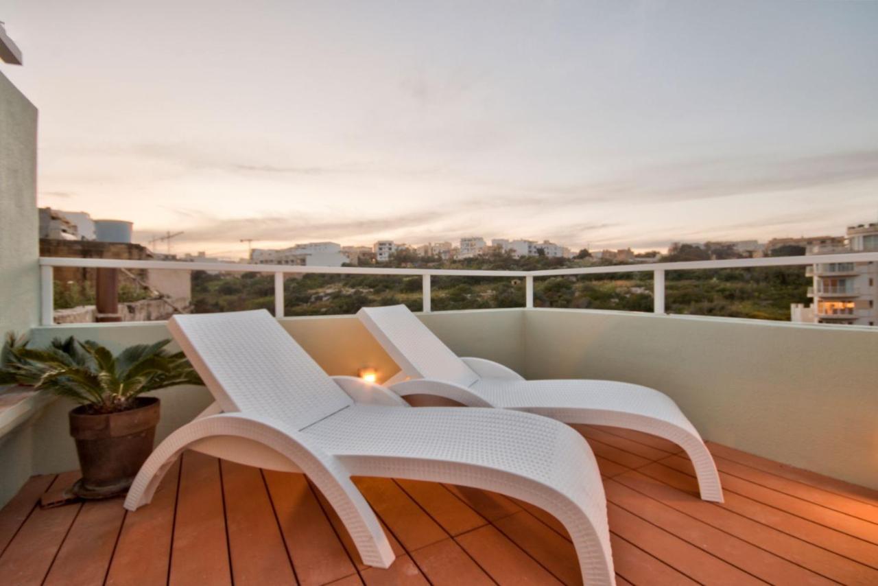 Balluta Bay Beach House with Seaviews 1